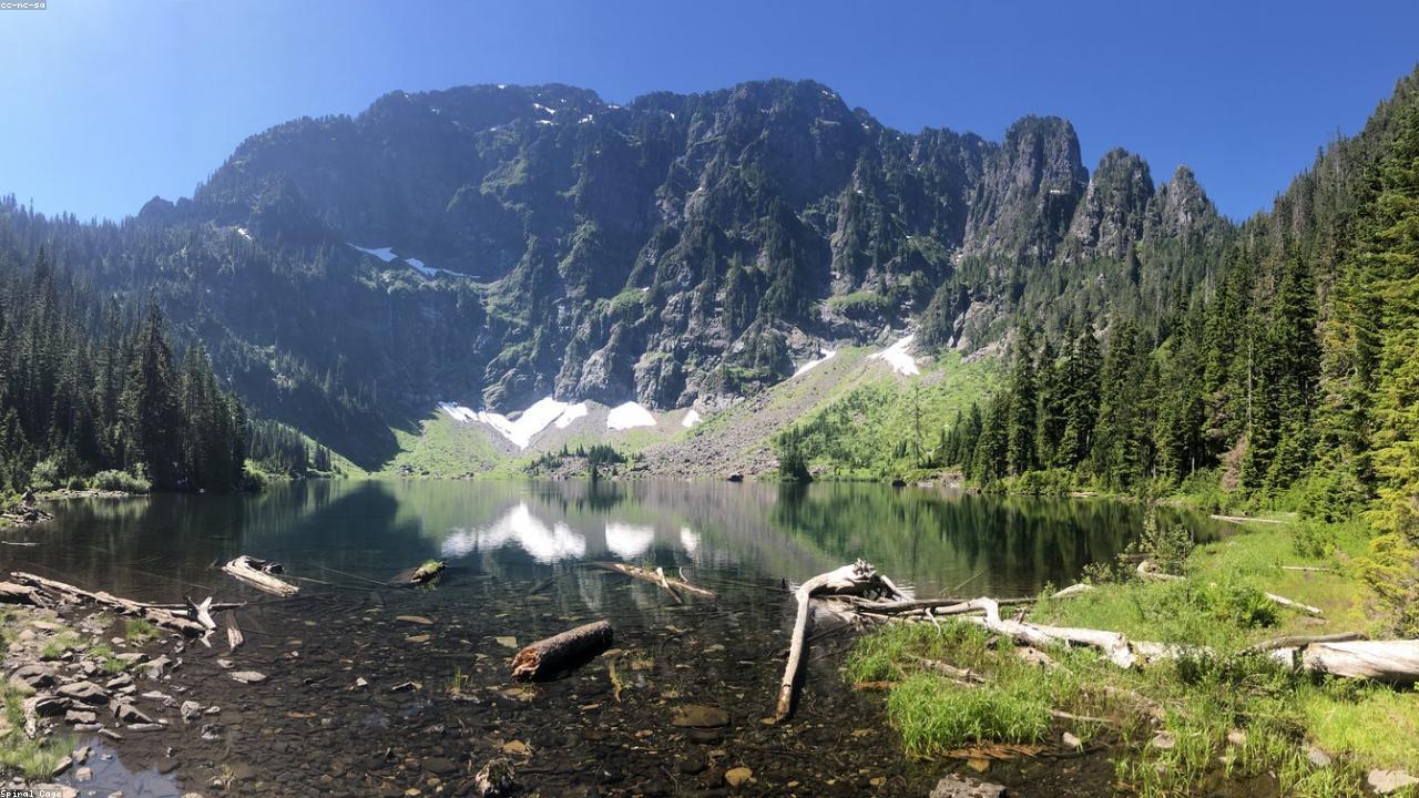 Frisco puts alpine trails within easy reach — always check current conditions and trailhead rules before you go.